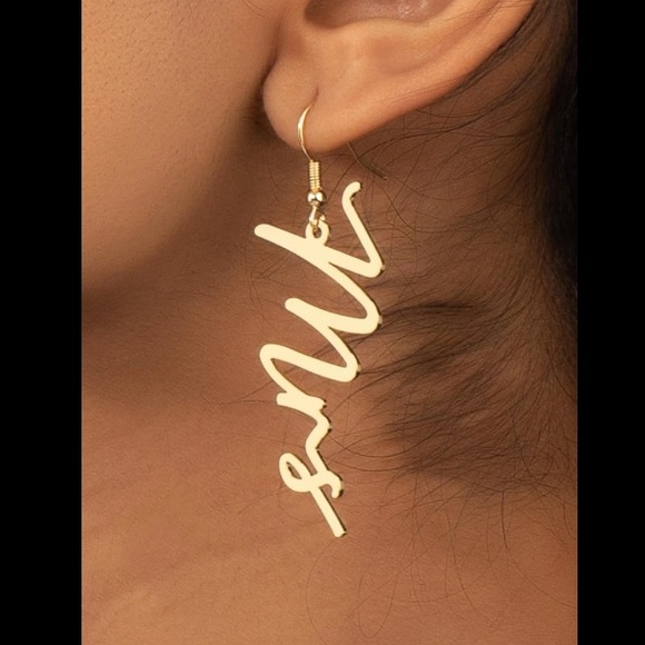 Jewelry - Mrs bridal earrings